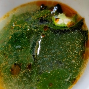 食べるラー油入り☆ワカメと玉ねぎの中華スープ